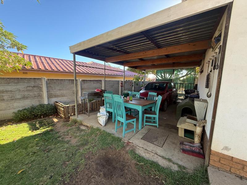 4 Bedroom Property for Sale in Bergzicht Western Cape
